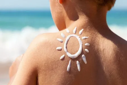 درمان آفتاب سوختگی کودکان با 6 روش خانگی و آسان