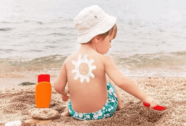 9 نکته مهم برای محافظت از کودکان در برابر آفتاب